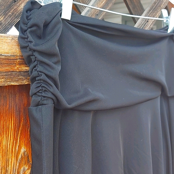 Le Chateau black flowing skirt - Picture 4 of 6